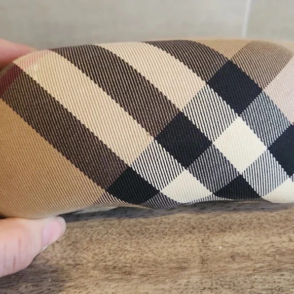 Designer Burberry Sunglasses with Case - Picture 2 of 7